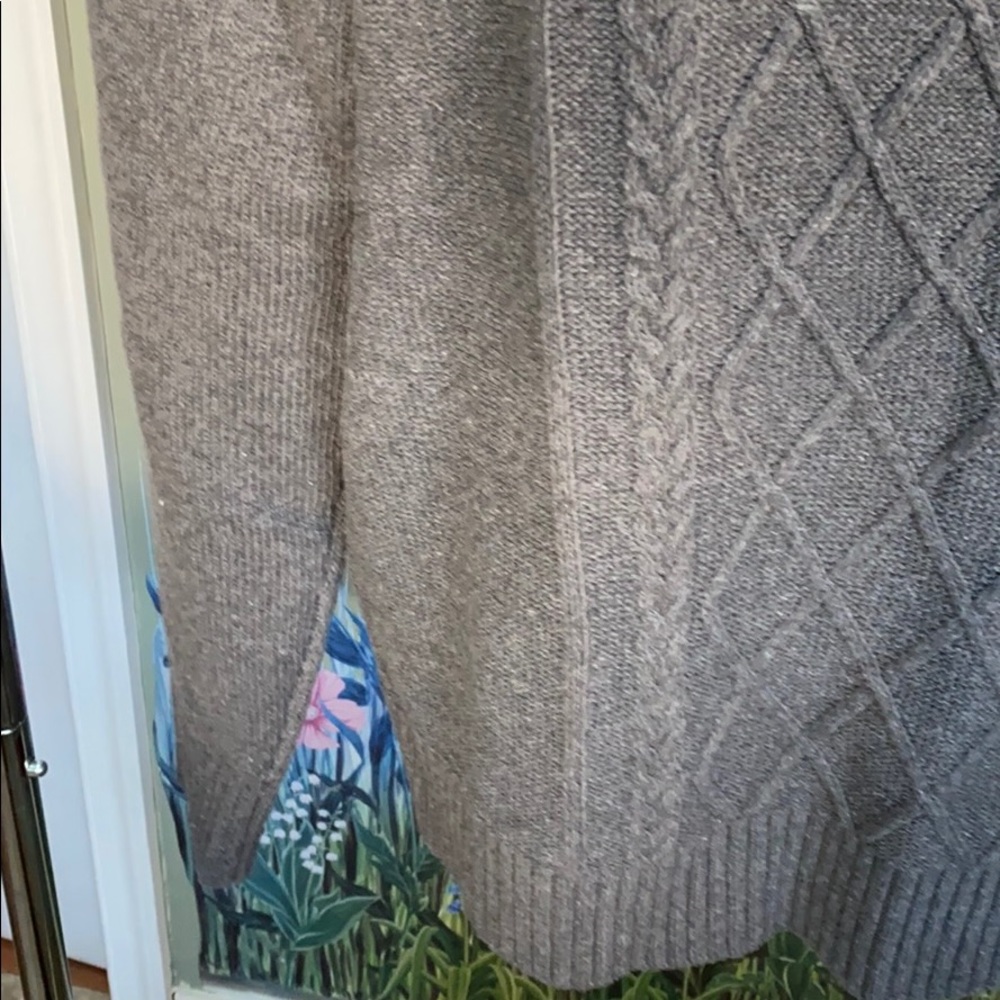 Sweater - Picture 4 of 7